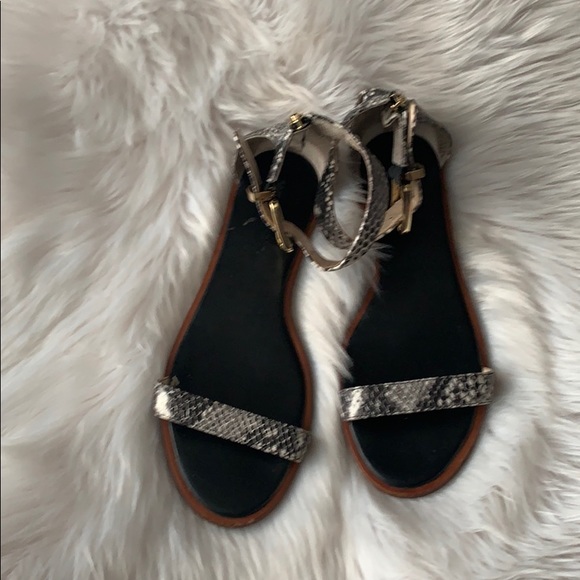 Banana Republic snakeskin flats - Picture 3 of 8